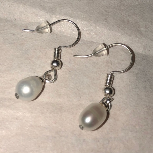 Jewelry - Genuine Pearl earrings.